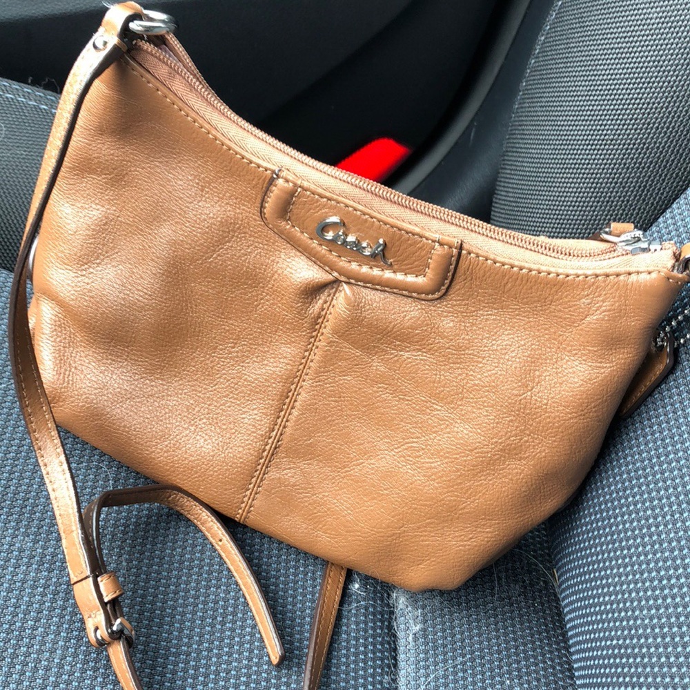 HOUR FLASH SALE: Coach crossbody